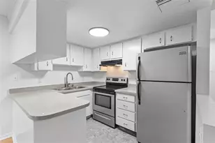 6262 Emerson Ave S, Saint Petersburg, FL 33707 - Photo 4