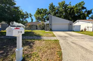 719 Regent Cir S, Brandon, FL 33511 - Photo 2