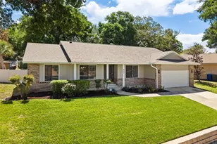 925 Red Dandy Dr, Orlando, FL 32818 - Photo 2