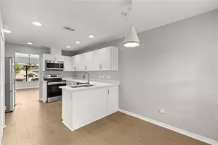 925 Red Dandy Dr, Orlando, FL 32818 - Photo 4