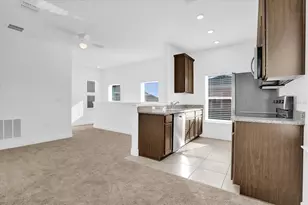 3008 Mirage Pl, Saint Cloud, FL 34771 - Photo 4