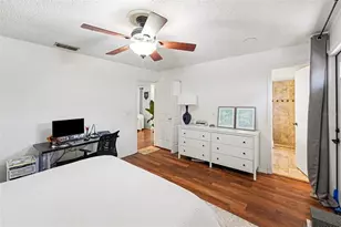 604 Limetree Dr, Oldsmar, FL 34677 - Photo 12