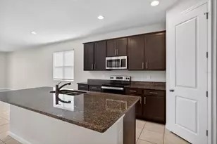 689 Meadow Pointe Dr, Haines City, FL 33844 - Photo 4