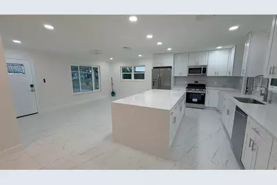 3727 Overlook Drive NE, Saint Petersburg, FL 33703 - Photo 6