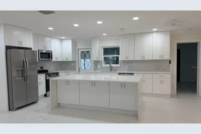 3727 Overlook Drive NE, Saint Petersburg, FL 33703 - Photo 4