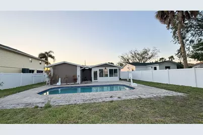 3727 Overlook Drive NE, Saint Petersburg, FL 33703 - Photo 10