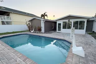3727 Overlook Dr NE, Saint Petersburg, FL 33703 - Photo 1