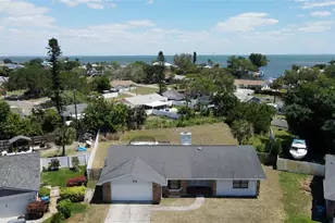 4356 Tarpon Dr SE, Saint Petersburg, FL 33705 - Photo 2