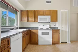 2246 W Firwood Dr, Deltona, FL 32725 - Photo 8