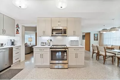 809 E 15th Avenue, New Smyrna Beach, FL 32169 - Photo 2