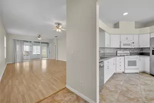 21630 Regency Park Ln, Leesburg, FL 34748 - Photo 6