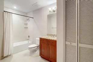 100 S Eola Dr, Orlando, FL 32801 - Photo 30