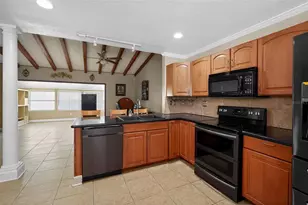1406 Haven Bend, Tampa, FL 33613 - Photo 4