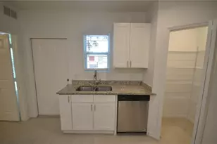 3303 Armstrong Ct, Fort Myers, FL 33916 - Photo 6
