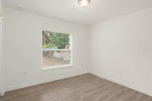 810 21st St E, Bradenton, FL 34208 - Photo 12