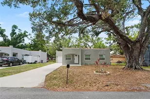 810 21st St E, Bradenton, FL 34208 - Photo 1
