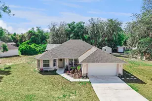 35401 Willow Cir, Fruitland Park, FL 34731 - Photo 2