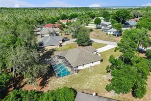 35401 Willow Cir, Fruitland Park, FL 34731 - Photo 4