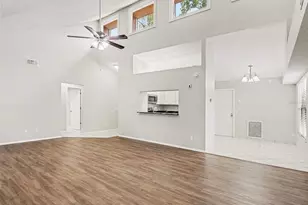 8211 Country Oaks Ct, Sarasota, FL 34243 - Photo 4