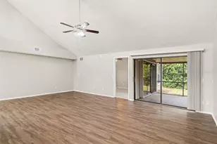 8211 Country Oaks Ct, Sarasota, FL 34243 - Photo 10