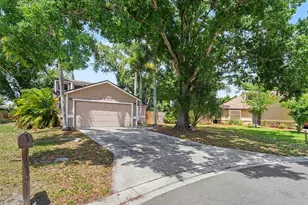 8211 Country Oaks Ct, Sarasota, FL 34243 - Photo 2