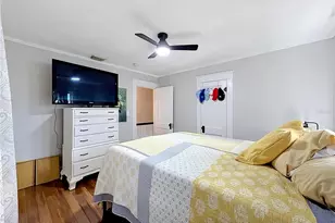 701 14th St N, Saint Petersburg, FL 33705 - Photo 22
