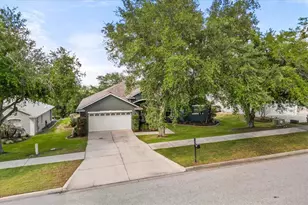823 Princeton Dr, Clermont, FL 34711 - Photo 4