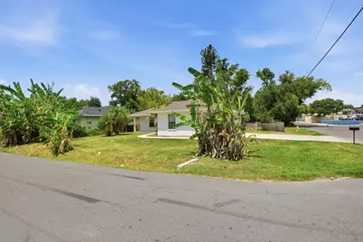 1812 34th Avenue E, Bradenton, FL 34208 - Photo 2