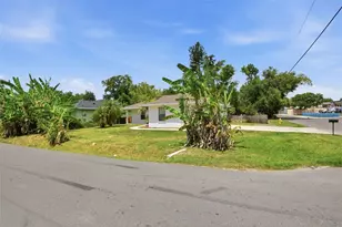 1812 34th Ave E, Bradenton, FL 34208 - Photo 2