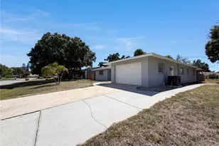 6712 Conetta Dr, Sarasota, FL 34243 - Photo 2