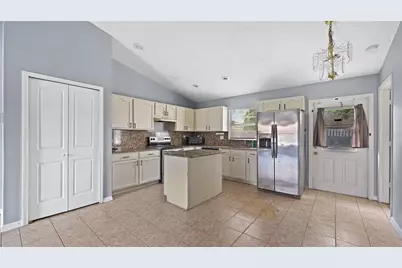 568 Kingfisher Drive, Kissimmee, FL 34759 - Photo 2