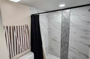 3402 Ellenwood Ln, Tampa, FL 33618 - Photo 8