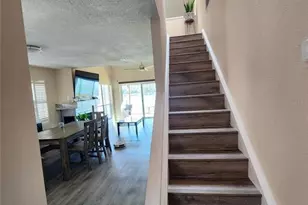 3402 Ellenwood Ln, Tampa, FL 33618 - Photo 16