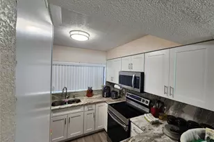 3402 Ellenwood Ln, Tampa, FL 33618 - Photo 12