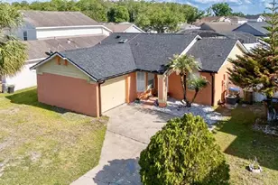 252 Hidden Springs Cir, Kissimmee, FL 34743 - Photo 2