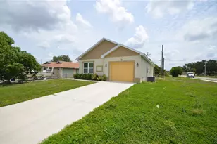 2197 Davis Ct, Fort Myers, FL 33916 - Photo 2
