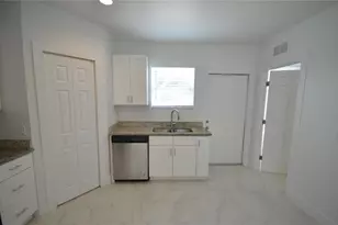 2197 Davis Ct, Fort Myers, FL 33916 - Photo 8