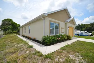 2197 Davis Ct, Fort Myers, FL 33916 - Photo 4