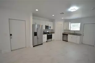 2197 Davis Ct, Fort Myers, FL 33916 - Photo 6
