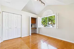 323 Madeira Cir, Saint Petersburg, FL 33715 - Photo 10