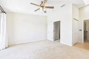 323 Madeira Cir, Saint Petersburg, FL 33715 - Photo 16