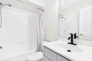 323 Madeira Cir, Saint Petersburg, FL 33715 - Photo 12
