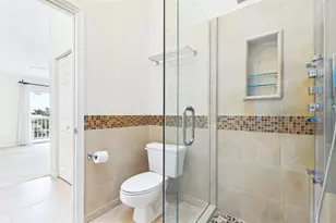 323 Madeira Cir, Saint Petersburg, FL 33715 - Photo 20