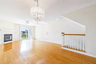 323 Madeira Cir, Saint Petersburg, FL 33715 - Photo 4