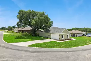 100 Fairway Cir, Umatilla, FL 32784 - Photo 12