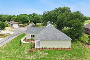 100 Fairway Cir, Umatilla, FL 32784 - Photo 10