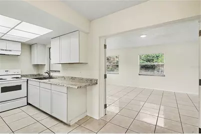 136 W Cedarwood Circle, Kissimmee, FL 34743 - Photo 6