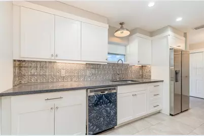 2746 Hibiscus Street, Sarasota, FL 34239 - Photo 18