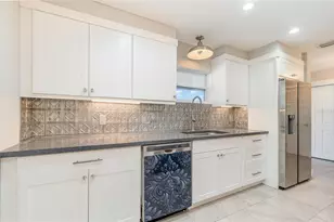 2746 Hibiscus St, Sarasota, FL 34239 - Photo 18
