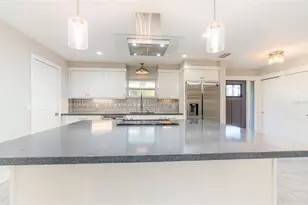 2746 Hibiscus St, Sarasota, FL 34239 - Photo 16